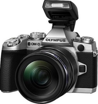 OLYMPUS E-M10 MARK II +12.40  F:2,8 ZUIKO  LENSLİ KİT